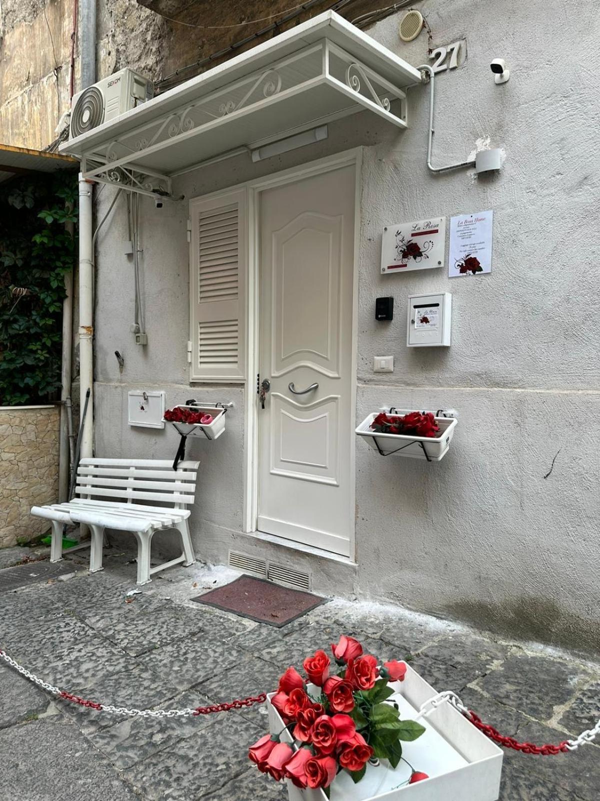 La Rosa Home Napoli Esterno foto